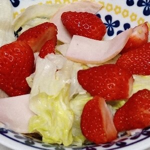春の香り☆苺とベーコンのレタスサラダ☆